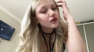 Sexy girl with perfect ass?