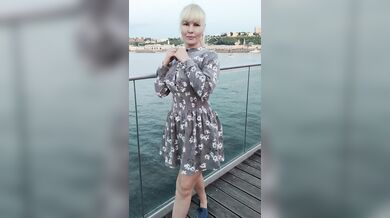 Public Pussy Flash Risky many people around