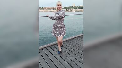 Public Pussy Flash Risky many people around