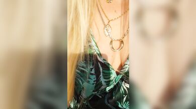 Hot milf exhibit, risky, meaty pussy