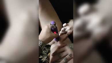 tommy a canaglia masturba ladymuffin con un sex toys