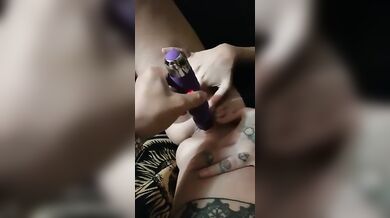 tommy a canaglia masturba ladymuffin con un sex toys