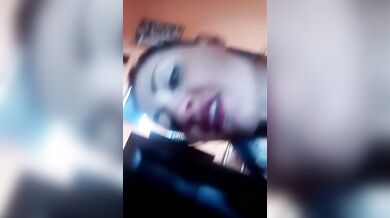pissing insulto e sputo al palloncino
