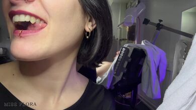 Biting Mistress get her Teeth into her Slave