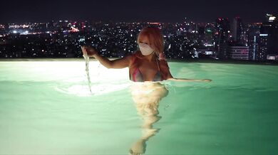 户外漏出白嫩小奶，中出射精灌满阴道