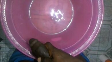 FREAKY N NAUGHTY GUY PISSING ??????