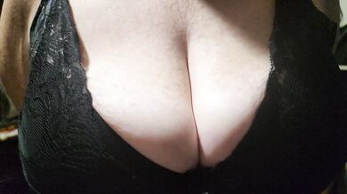 A massive breasts bouncing in slowmo