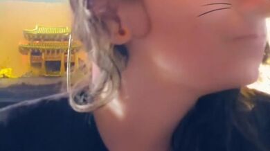 Snapchat girl eats banana with yogurt on it ♡