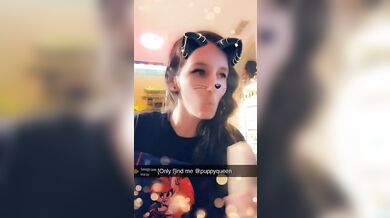 Snapchat girl eats banana with yogurt on it ♡