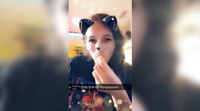 Snapchat girl eats banana with yogurt on it ♡