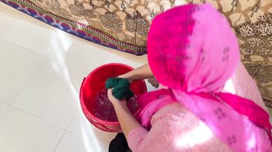 Big Pussy Bbw Big Ass & Huge Tits Hot Egypt Stepmom Washing Dress & Gets Horny!