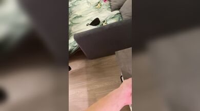 берёт в рот и получает первый анал