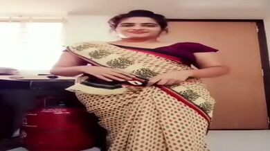 Beautiful Hot Bhabhi Showing Nude In Kitchen