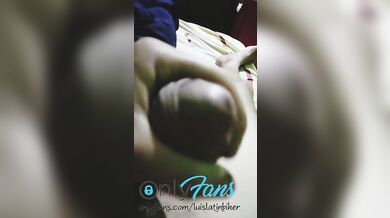 Rico me levanto con la polla dura..la vecina me mira por la ventana...???