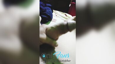 Rico me levanto con la polla dura..la vecina me mira por la ventana...???