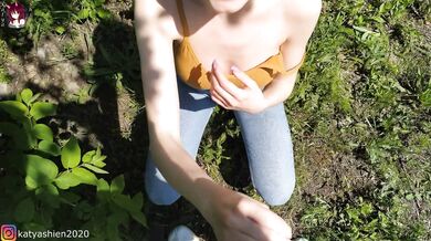 HANDJOB A HARD COCK TO A STRANGER IN THE PARK