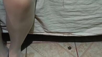 La encontré triste y sola en la noche y me ofrecí a acompañarla hasta su cuarto (Real chica infiel)