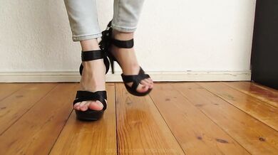 another high-heel video! My feet servant got me these high-h.. by neolasoles from OnlyFans | Coomer