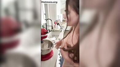 megnutt naked cooking w trimmed video porno free