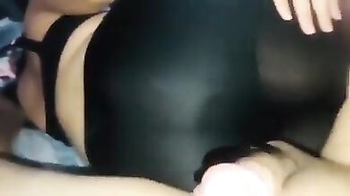 MI MADRASTRA ME SEDUCE EN LEGGINS