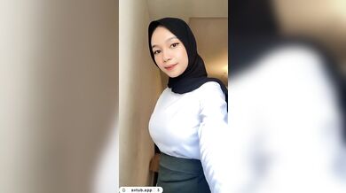 Beautiful Indonesian Hijab Girl ????