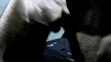 Este mundo es vacio pero el autoplacer me aleja de algo peor, yo mismo y me alejo del mundo distante