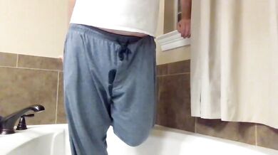 Last pissing of the night full video