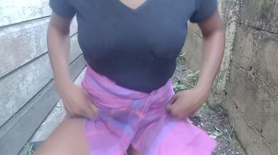 EBONY PEE OUDOOR TO SEDUCES NIGHBOUR HUSBAND