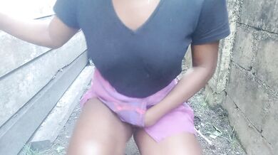 EBONY PEE OUDOOR TO SEDUCES NIGHBOUR HUSBAND