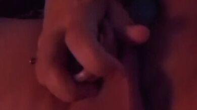 Chubby MiLF cums on large dildo