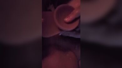 Chubby MiLF cums on large dildo