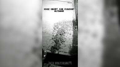 cazzo enorme squirta precum e sborra all'aperto B&W IG:dodgyitalian1991
