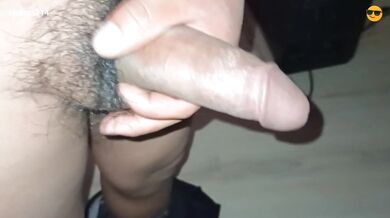 08. Agresiva y dura masturbación mañanero de un joven maduro