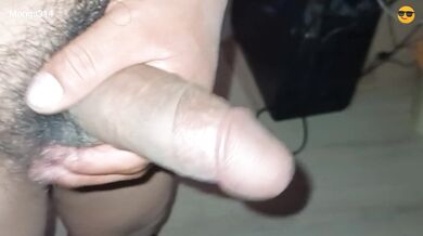 08. Agresiva y dura masturbación mañanero de un joven maduro