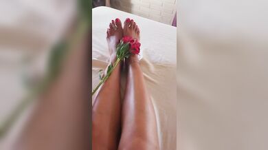 giantess worships her feet, sexy caress to get horny