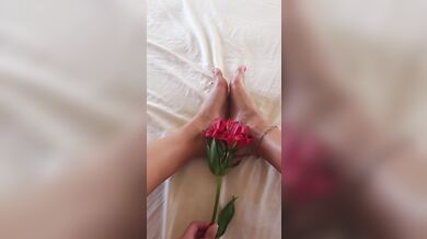 giantess worships her feet, sexy caress to get horny