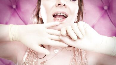 ASMR video: latex medical gloves SFW video with great sounding (Arya Grander)