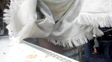 relaxing after shower webcam male (Eva Elfie)