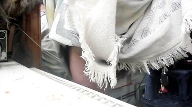 relaxing after shower webcam male (Eva Elfie)