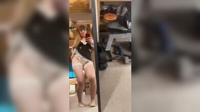 Maid In A Mirror, Dancing At Work