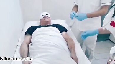 Dottoressa fa prelievo di sperma al paziente sborrata sul culo infermiere depravato - Nikylamonella