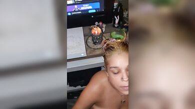 Babe gets load on face