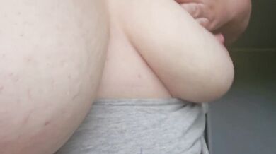 BBW TITTY PLAY WITH TOYS & LUBE ? (Nubiles)