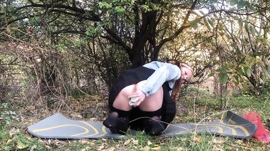 Jenny shows her pussy and plays with dildo in the real public park