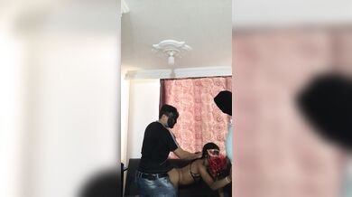 I make a video with my friend and I fill her pussy