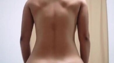 Me follo a mi hermanastro hasta sacarle la lechita caliente