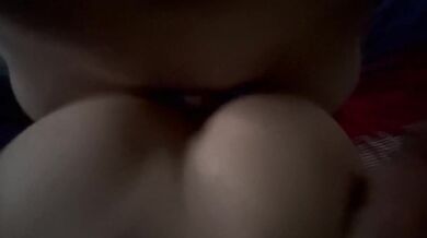 Roomie empinada para pagar renta.344