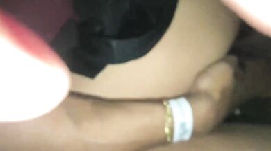 Amigo pegou a esposa morena na balada e levou pra casa pra meter o sabugo