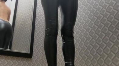 me in the public dressing room Hanna Orio