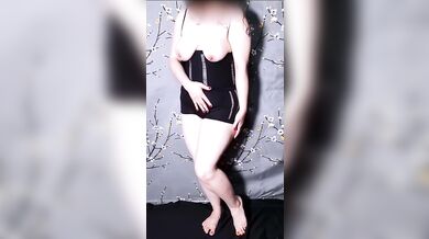 کس نمایی و صحبتهای سکسی آیلین با شما، بیا داخل / Iranian ASMR girl touching herself